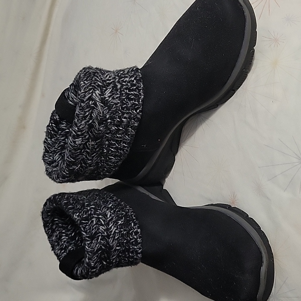 Skechers black suede booties